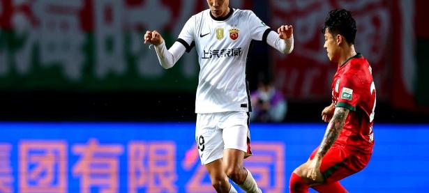 开云- 赛地聚焦——荷甲国际比赛日热度飙升，深圳男篮遗憾出局，质疑声仍在，球队文化再被提及