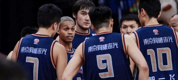 Kaiyun-阿贾克斯训练开放日；清晨刷新队史纪录引欢呼；CBA季后赛在即；轮换策略成焦点(阿贾克斯华裔球员天乐)