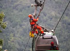 包含半决赛巅峰对决!剑门独角兽队击败云贵鲨队队,冰球赛场再起波澜;观赏性拉满的词条 包含半决赛巅峰对决!剑门独角兽队击败云贵鲨队队,冰球赛场再起波澜;观赏性拉满的词条