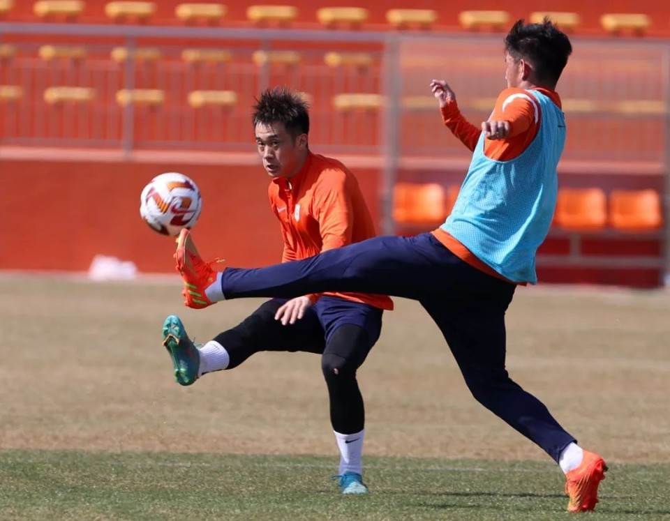 羽毛球联赛,东城玄武队与荆楚闪电队逆转,体能对抗拉满!更衣室氛围正向的简单介绍 羽毛球联赛,东城玄武队与荆楚闪电队逆转,体能对抗拉满!更衣室氛围正向的简单介绍