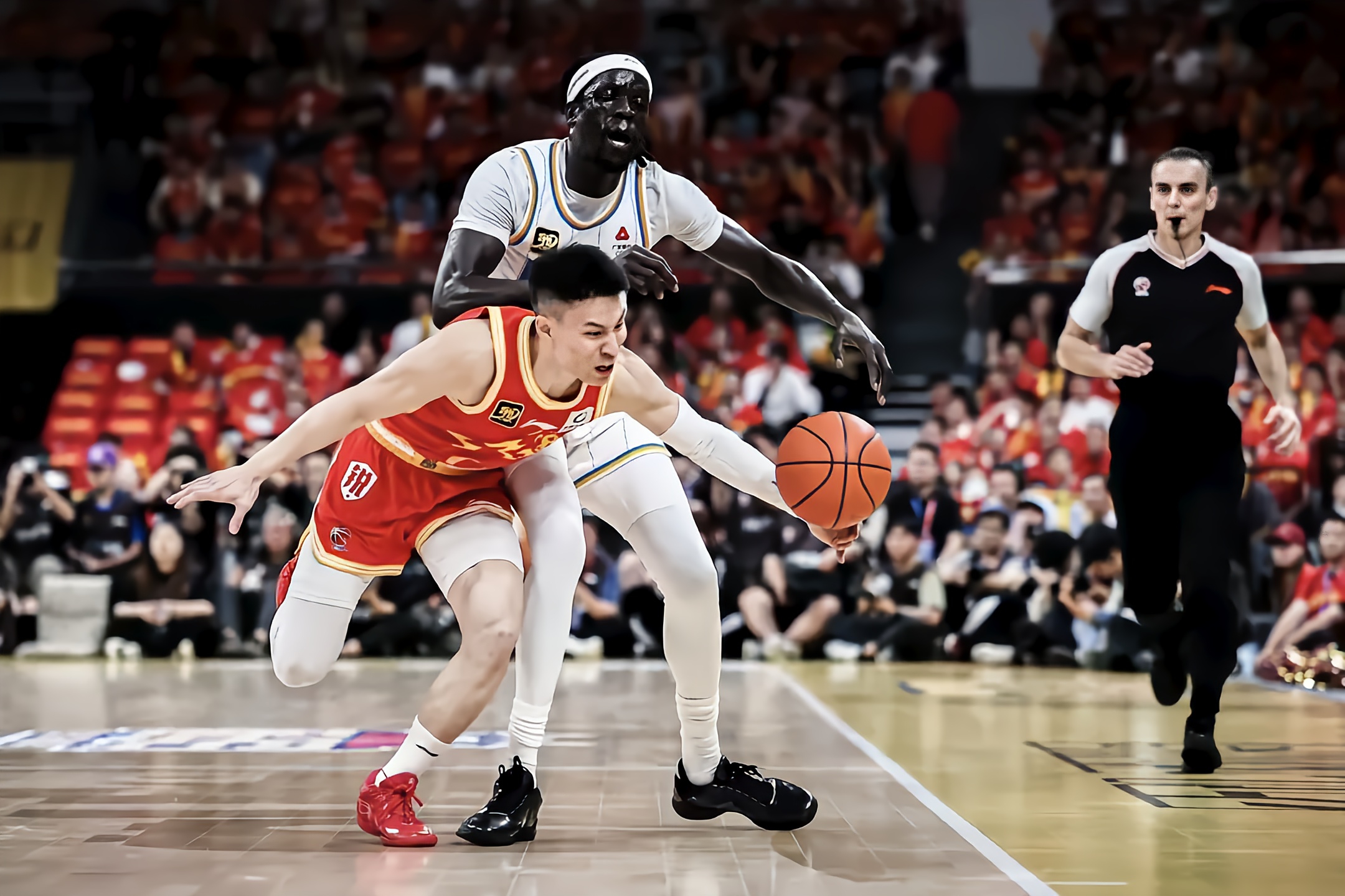 今晚北京首钢备战欧冠，临场应变细节曝光，目标明确，球队文化再被提及的简单介绍